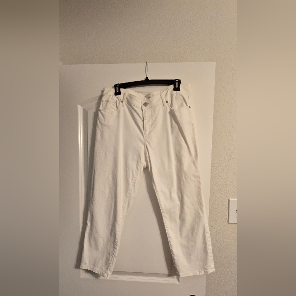 Ann Taylor white crop jeans